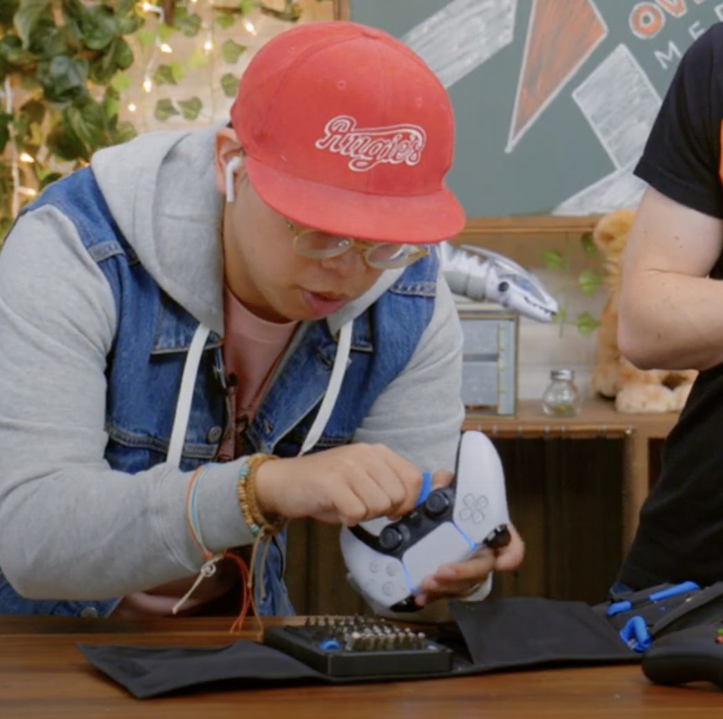 Eerste DualSense unboxing is een feit en de controller wordt ook meteen uit elkaar gehaald!